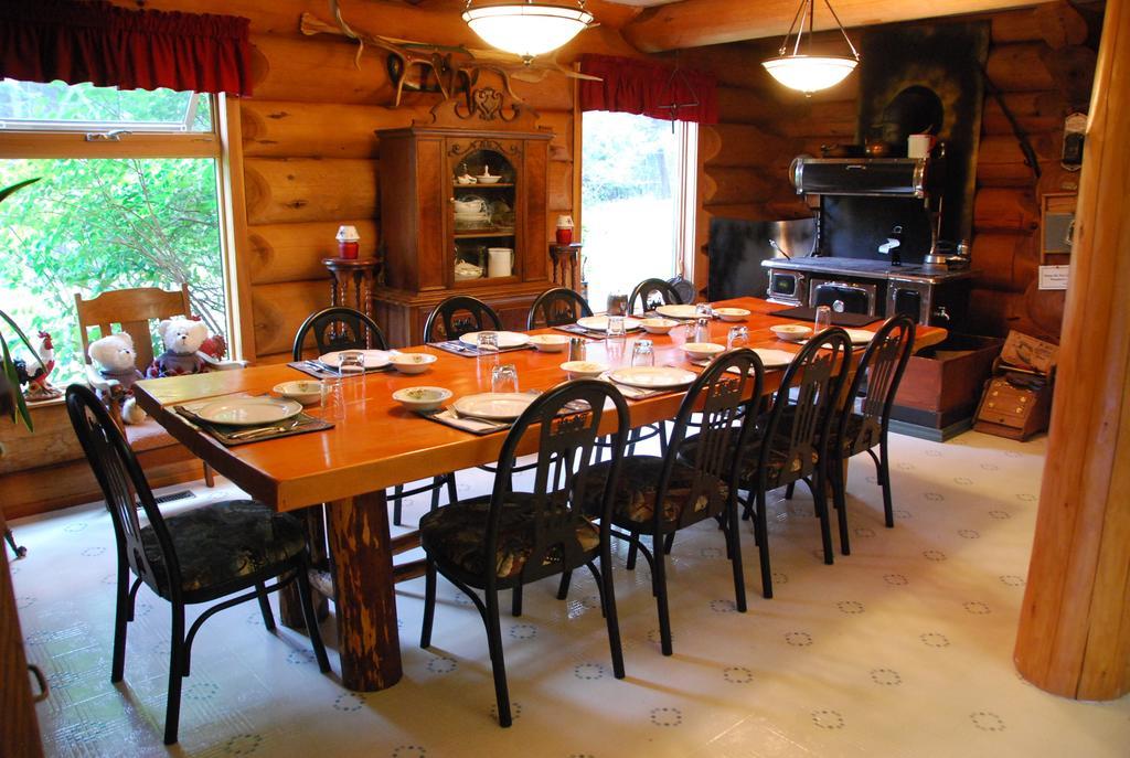 Kicking Horse Canyon Guest House Golden Exterior photo