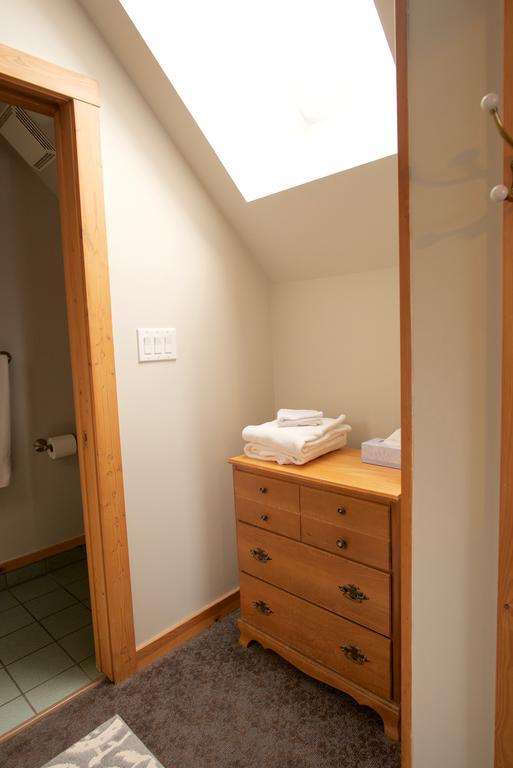 Kicking Horse Canyon Guest House Golden Exterior photo