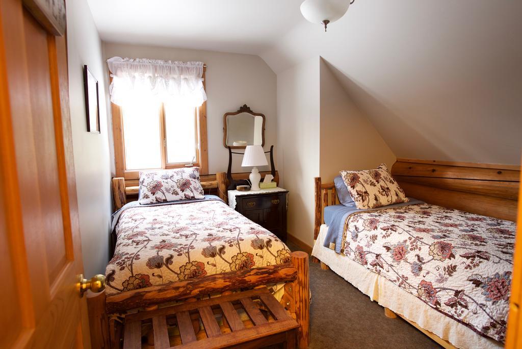 Kicking Horse Canyon Guest House Golden Exterior photo
